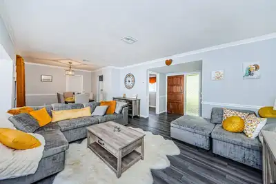 Image de Luxury 3 Bedroom Home, Quiet Neighborhood, Pet Friendly, & Near Beaches!