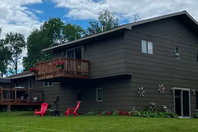 Image de Large fully furnished, centrally located northern Minnesota retreat.