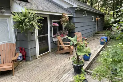 Image de Delightful 5-bedroom cottage on a private wooded lane in Union Pier.