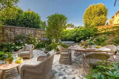 Luxury Home, Private Garden and Jacuzzi inside Lucca