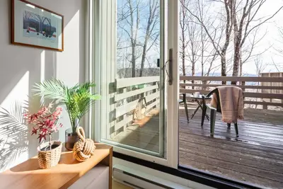 Image de Mountain condo w/ fireplace & deck