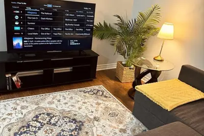 Image de Gem in Da Pearl - Cozy, Clean 2 Bedroom Basement Apartment. 1 Queen & 2 Dbl Beds