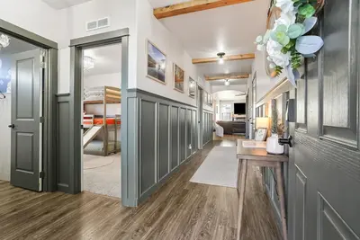 Image de Large Home Retreat 5bed+Enclave1bed! Gym+Hotub+Bbq