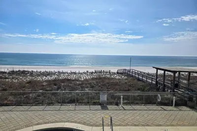 Image de Amazing Gulf Front Unit w/sauna, hot tub, pool & private balcony!