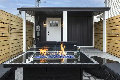 Image de Charming tiny home in delightful Beacon, 2 blocks from main st. Private patio