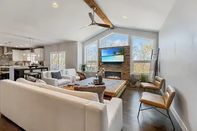 Image de 3br/3ba Home | Dual Living Spaces