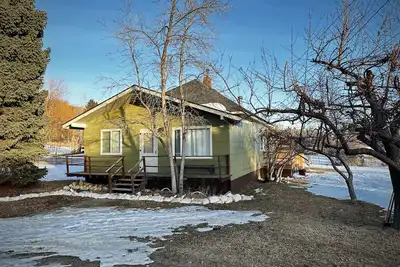 Image de In-Town Home, Hot Tub, Wifi & Minutes to Skiing