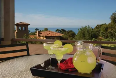 Image de Villa with 2 bedrooms, full kitchen and washer/dryer. . . in beautiful Newport.
