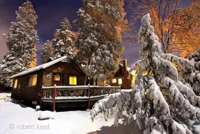 Image de Blue Jay - One-Bedroom | One Bed + Day Bed | Âľ Bathroom | Sleeps Four