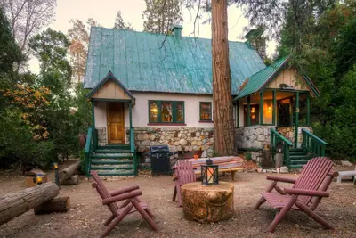 Image de Smokey Bear Ranger - Three-Bedroom | Five Beds | Âľ Bathroom | Sleeps Eight