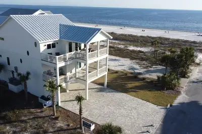 Image de Summer’s Almost Gone! Book Lovely Day Now–Private Pool & Steps to the Beach!