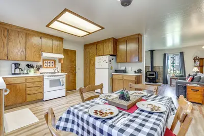 Image de Convenient Santa Rosa Home w/ Patio, 1 Mi to Town!