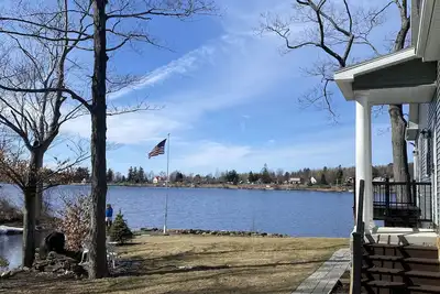 Image de Cozy cottage-breathtaking sunsets. Lake front. Close to casino & racetrack.