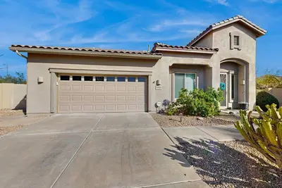 Image de Mtn-view home w/ private pool & access to heated pool, hot tub, gym, pickleball