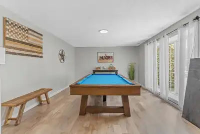 Image de Bourbon Trail Getaway ~ Hot Tub + Dogs Welcome + Game Room + Cornhole + Ky Fun