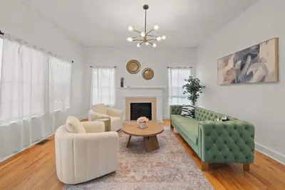 Image de Modern Moroccan Villa w Firepit Bbq and Game Room!