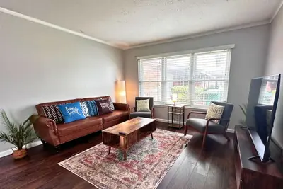 Image de Eastside Gem | Cozy, Clean & Close to Everything