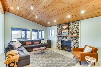 Image de Lakefront Nisswa Home w/ Deck & Screened Porch