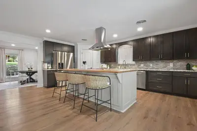Image de Close to Lsu/Overpass Bars/Upscale area Near Golf