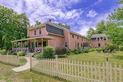 Image de Experienced Host! Steps to Beach! 7br Island Retreat w/ Firepit, Bikes, Porches