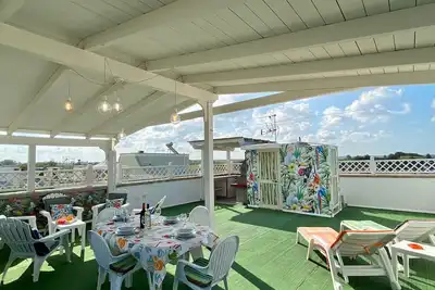 Image de Appartement 'House Glory' avec vue sur la mer, terrasse privée et climatisation