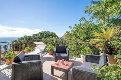 Image de Appartement 'Mare, Sole, Eucalipto' avec vue sur mer, terrasse privée et climatisation