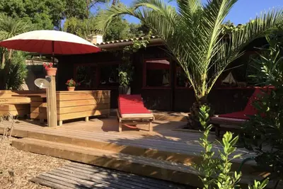 Image de Maison de vacances 'Cap Ferret Villa Bois 44h Réf 151' avec terrasse privée et jardin privé