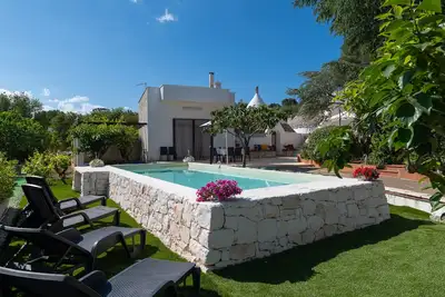 Image de Villa 'Trulletti Gioia' avec piscine privée, Wi-Fi et climatisation