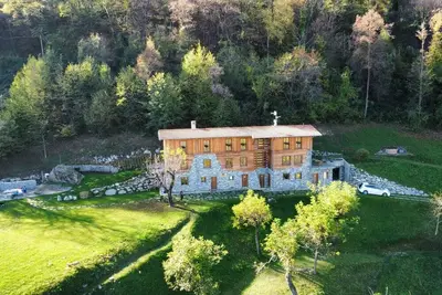 Appartement chalet de luxe \"Baita Treeb Tramontana\" avec vue sur le lac, terrasse privée et Wi-Fi