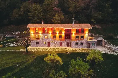 Image de Appartement chalet de luxe \"Baita Treeb Tivano\" avec vue sur le lac, jardin partagé et Wi-Fi
