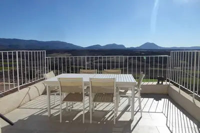 Image de Maison De Village avec vue sur les montagnes et terrasse privée