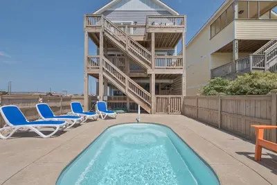 Image de Experience coastal living at Endless Summer, perfect for family gatherings