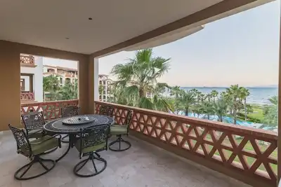 Enjoy your vacations in this beautiful unit!
