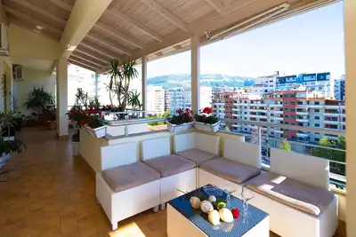 Image de Charming 4-Bed Apartment in Vlore with hot tub