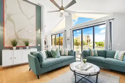 Image de Beach Rd, 300ft to Beach Access & 500ft to Siesta Key Village, 2bdr & Studio