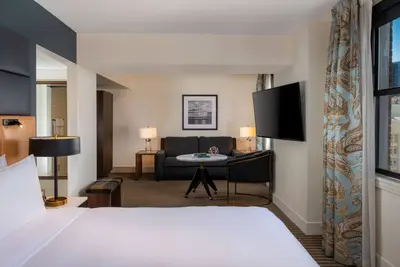 Image de Chic Seattle Retreat: Crafted Comfort with City Charm in Downtown