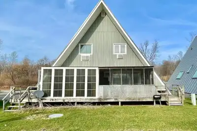 Image de Chalet on the Lake 55 w/ Beach Access, Pools, Sport Courts, Fishing Pond & more!