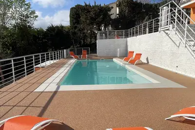 Image de New Orange Villa 6-Br A/C with a Salted Heated Pool & Bbq, Great Mountain View