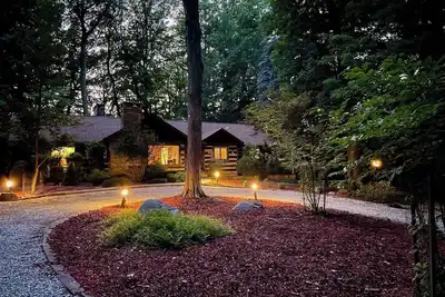 Image de Log Cabin - Natures Oasis - Fire Pit & Gazebo