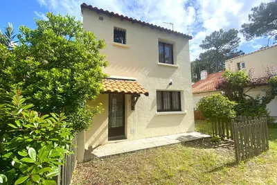 Image de Maison Cosy sous les Pins, à 450m de la Plage