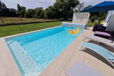 Image de Maison rénovée avec piscine chauffée, grand terrain, proche plage et centre - calme assuré