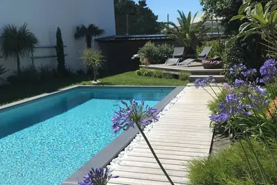 Image de Maison Lumineuse Avec Piscine Privée