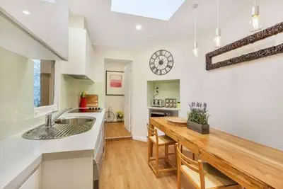 Image de comfortable terrace at harbour bridge