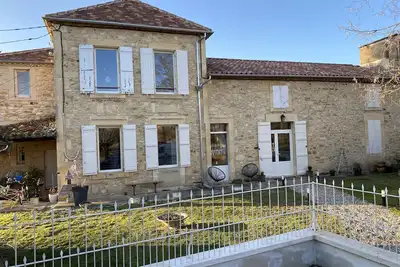 Image de Maison de campagne avec piscine sur jardin clos. Le tout au calme