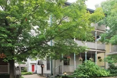 Image de 43 Janes: Year-round vacation home for the whole family!