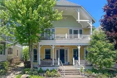 Image de Luxurious Retreat in the Heart of Chautauqua - 5br Home with Elevator & Porch