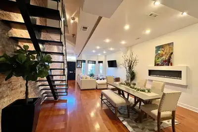 Image de Urban Hip 3br|Patio|Short Walk to Mt Vernon Metro