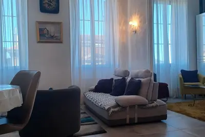 Image de Perle D'Azur: Appartement de 56 m2, Charme avec Plafonds Majestueux, à Grasse\"