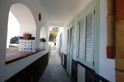 Image de Little house by the sea