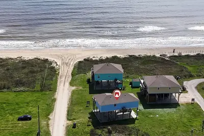Image de Little Pleasures: 3 Br, 3 Ba House in Gilchrist, Sleeps 9